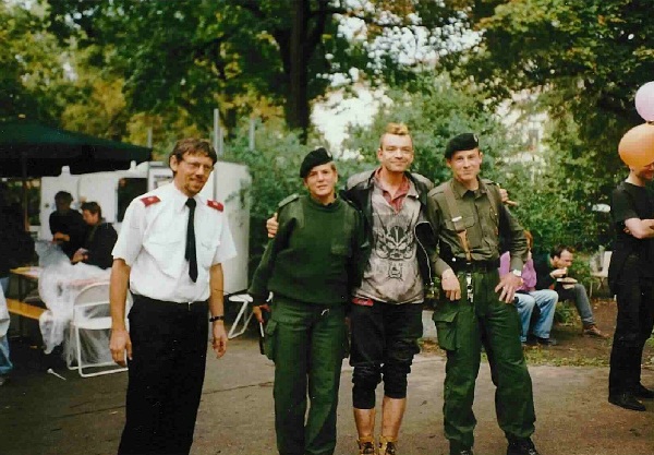 Leute auf dem Helmi zwei - Foto: Sigfried Fischer